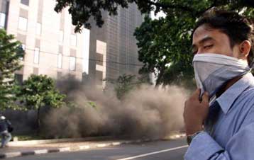 Τουλάχιστον πέντε νεκροί και δεκάδες τραυματίες από έκρηξη βόμβας στο Χρηματιστήριο της Τζακάρτα