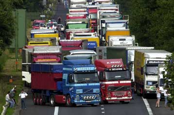 Αναταραχή σε όλη την Ευρώπη από τη συνεχιζόμενη άνοδο της τιμής των καυσίμων