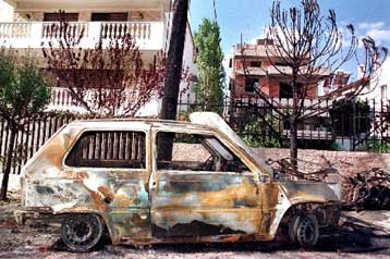 Εμπρηστική επίθεση σε αυτοκίνητο αστυνομικού από την οργάνωση «Μαύρο Αστέρι»