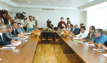 Αμετακίνητες στις θέσεις τους για το εργασιακό ΓΣΕΕ, ΣΕΒ και κυβέρνηση