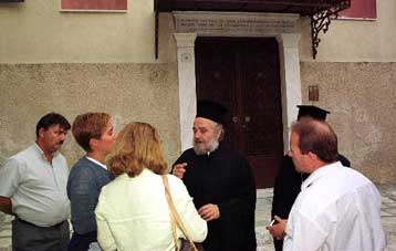 Η έλευση του Τιμίου Σταυρού διχάζει την Εκκλησία