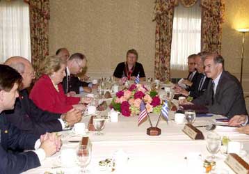 Κυπριακό, ελληνοτουρκικά και Βαλκάνια στη συνάντηση Παπανδρέου – Ολμπράιτ