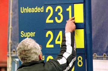 Νέα άνοδος στην τιμή του πετρελαίου Μπρεντ – Δεν αποτελεί λύση η μείωση των φόρων υποστηρίζει η ΕΕ