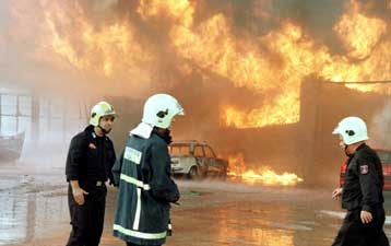 Ενας νεκρός και τρεις τραυματίες από τη φωτιά σε βενζινάδικο στις Τρεις Γέφυρες