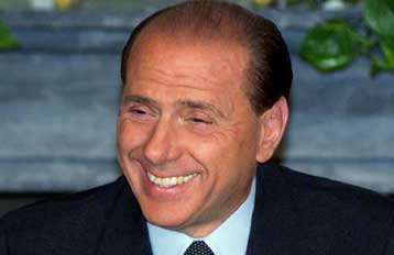 Ο Μπερλουσκόνι προετοιμάζεται πυρετωδώς για τη διεκδίκηση της πρωθυπουργίας