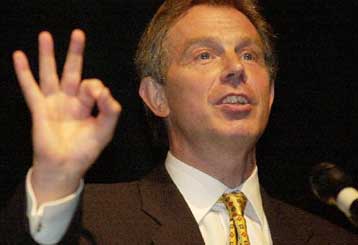 Δύο βιβλία προκαλούν νέο «πονοκέφαλο» στον Μπλερ