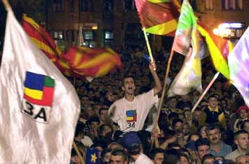 Ελαφρό προβάδισμα της αντιπολίτευσης δείχνουν τα πρώτα αποτελέσματα των εκλογών στην ΠΓΔΜ