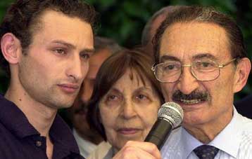 Ο Ετζεβίτ κατηγορεί την Ελλάδα ότι αποφεύγει το διάλογο σε ακανθώδη θέματα