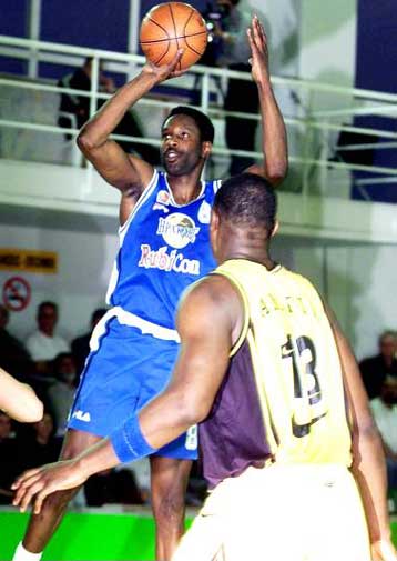 Ηλθε ο Μπακ Τζόνσον – Στη Δάφνη ο Αριγκμπάμπου