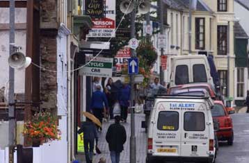 Πανικός στη Β.Ιρλανδία από βόμβες τοποθετημένες σε εμπορικά καταστήματα