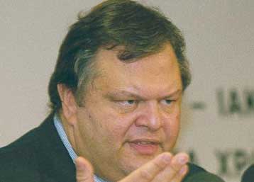 Τη θωράκιση της διαφάνειας μέσω του Συντάγματος ζήτησε ο Ευ.Βενιζέλος