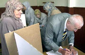 Διαφορετικά αποτελέσματα από κυβέρνηση και αντιπολίτευση για τις εκλογές στην ΠΓΔΜ