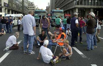 Το κύμα διαμαρτυριών για τα καύσιμα εξαπλώνεται στην Ευρώπη