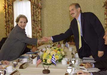 Επαφές Παπανδρέου με Ολμπράιτ και Τζεμ για Βαλκάνια, Κυπριακό και ελληνοτουρκικά