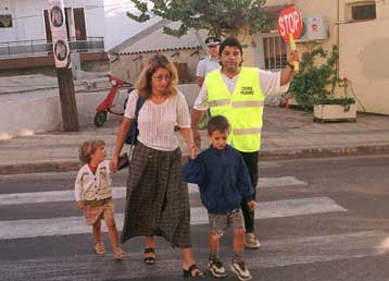 Αυξημένη επαγρύπνηση με στόχο τη μείωση των ατυχημάτων έξω από τα σχολεία, ζητά ο Βερελής