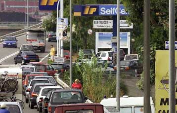 Ξεκίνησε ο ανεφοδιασμός καυσίμων μετά τη λήξη των κινητοποιήσεων στη Γαλλία