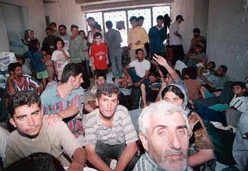 Τούρκοι δουλέμποροι, που μετέφεραν 129 λαθρομετανάστες, συνελήφθησαν στην Τήνο