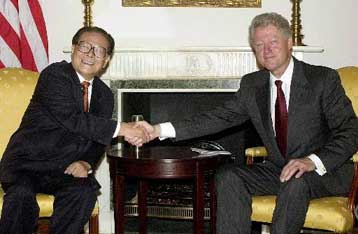 Καμία πρόοδος στις σινοαμερικανικές σχέσεις κατά τη συνάντηση Κλίντον – Ζιανγκ