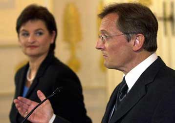 Η αυστριακή κυβέρνηση χαιρετίζει την άρση των κυρώσεων – Δικαιωμένος δηλώνει ο Χάιντερ