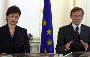 Εκκληση της Αυστρίας στην ΕΕ για άρση των κυρώσεων μετά το πόρισμα των «τριών σοφών»