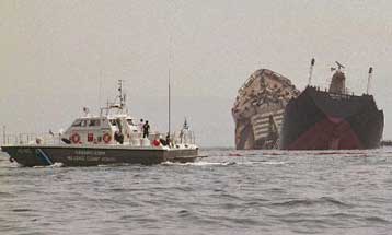 Διαρροή πετρελαίου στη Σαρδηνία από προσάραξη «αδελφού» πλοίου του «Γιουρομπάλκερ 10»