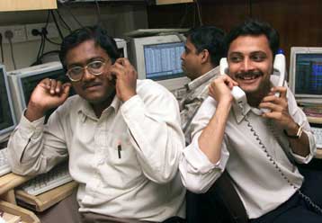 Μείωση κατά δύο δολάρια στην τιμή του πετρελαίου εν όψει της συνόδου του ΟΠΕΚ