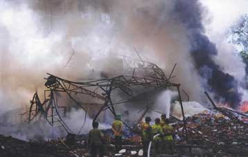 Τουλάχιστον 100 νεκροί από έκρηξη σε κινεζική πόλη