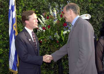 Τα «γυρίζει» τώρα ο Μπερνς για τη συνάντηση Παπανδρέου – Μιλόσεβιτς