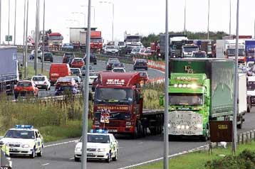 Μπλόκα στο μεγαλύτερο αυτοκινητόδρομο της Βρετανίας έστησαν αυτοκινητιστές