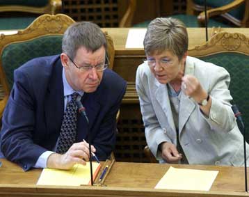 Αναποφάσιστοι οι Δανοί για την ένταξη της χώρας τους στην ΟΝΕ