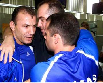 Με όνειρα μεταλλίου «πέταξαν» για Σίδνεϊ οι Ελληνες αθλητές του στίβου και της άρσης βαρών