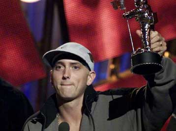 Ο Eμινεμ είναι o μεγάλος νικητής στα μουσικά βραβεία του αμερικανικού MTV