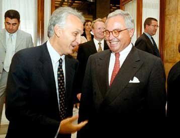 Εξαιρετικό το μέλλον της Ελλάδας στην ευρωζώνη, σύμφωνα με τον Ρ.Μπρόγιερ