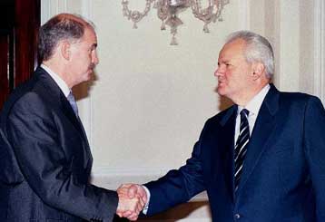 Αρνητικά αντέδρασαν οι ΗΠΑ στη συνάντηση Παπανδρέου – Μιλόσεβιτς