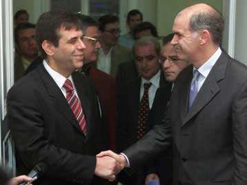 Με Κοστουνίτσα και απρόοπτα ολοκλήρωσε τις επαφές του στο Βελιγράδι ο Γ.Παπανδρέου