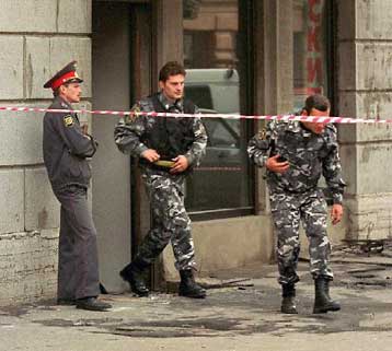 Σε συλλήψεις προχώρησε η ρωσική αστυνομία μετά την έκρηξη χειροβομβίδας στο κέντρο της Μόσχας