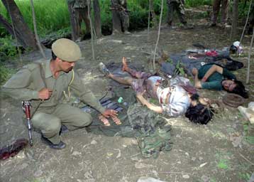 Εντεκα νεκροί σε συγκρούσεις στο Κασμίρ