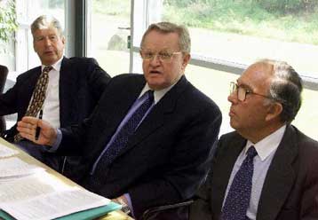 Αρση των κυρώσεων κατά της Αυστρίας αναμένεται να προτείνουν την Παρασκευή οι τρεις σοφοί