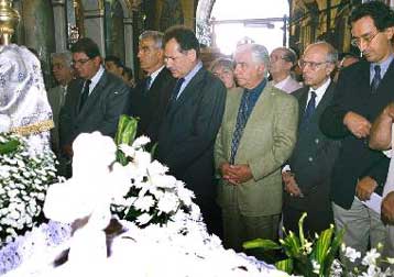 Παρουσία του Λαλιώτη η επιμνημόσυνη δέηση για τα θύματα του σεισμού – Στο Ιλιον ο Πρωτόπαπας