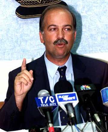 Κάνουν λάθος όσοι νομίζουν ότι τη γλίτωσαν με την παρέμβαση της αντιπολίτευσης