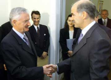 Εντονη δυσφορία Γιοβάνοβιτς για τις ελληνικές θέσεις σχετικά με τις γιουγκοσλαβικές εκλογές