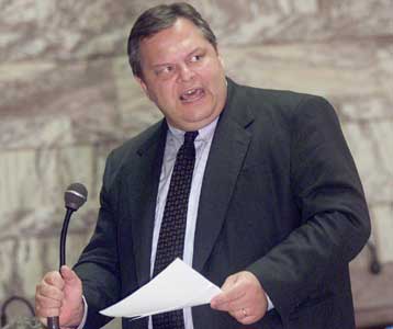 Πρόταση του ΠΑΣΟΚ οι ιδιοκτήτες ΜΜΕ να μην αναλαμβάνουν έργα του Δημοσίου