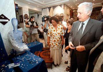 Εγκαινιάστηκε η 22η Πανελλήνια Εκθεση Χειροτεχνίας Κρατουμένων