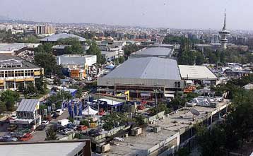 Η Ιβέτ Τζάρβις τραγουδά στο χώρο της ΔΕΘ