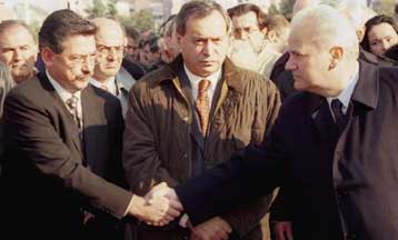 Αποφασισμένος να επισκεφθεί το Κόσοβο ο Μιλόσεβιτς – Παραιτήθηκε στενός συνεργάτης του