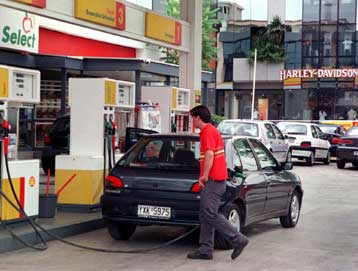 Ακριβαίνουν και πάλι τα καύσιμα