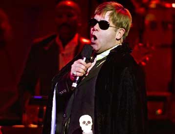 Γεμάτος από ήχους της ροκ ο νέος δίσκος του Ελτον Τζον