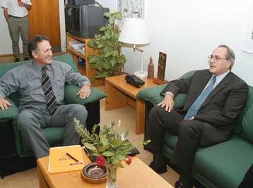 Να αντιμετωπιστούν τα διαπλεκόμενα ζήτησε ο Ν.Κωνσταντόπουλος από τον Κ.Σκανδαλίδη