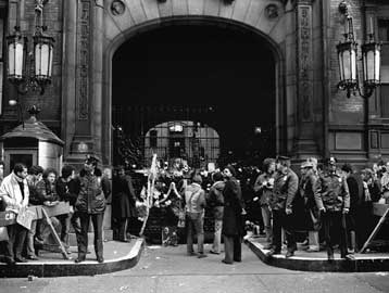 Ηλθε η ώρα της αποφυλάκισης για το δολοφόνο του Τζον Λένον;