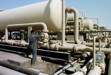 Φωτιά βάζει στη διεθνή οικονομία το πετρέλαιο – Ρεκόρ δεκαετίας για την τιμή του Μπρεντ